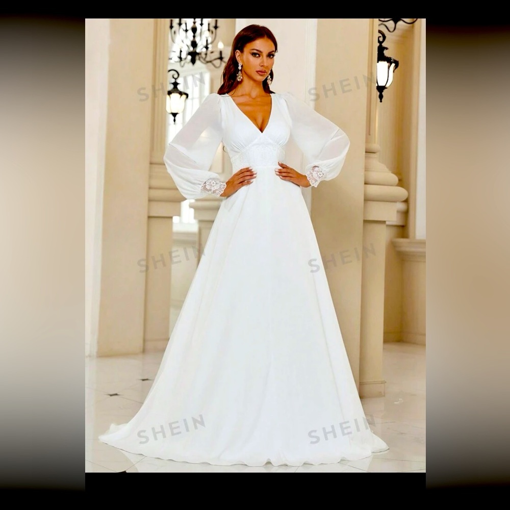 Ivory Wedding Dress. Size Large (8/10).